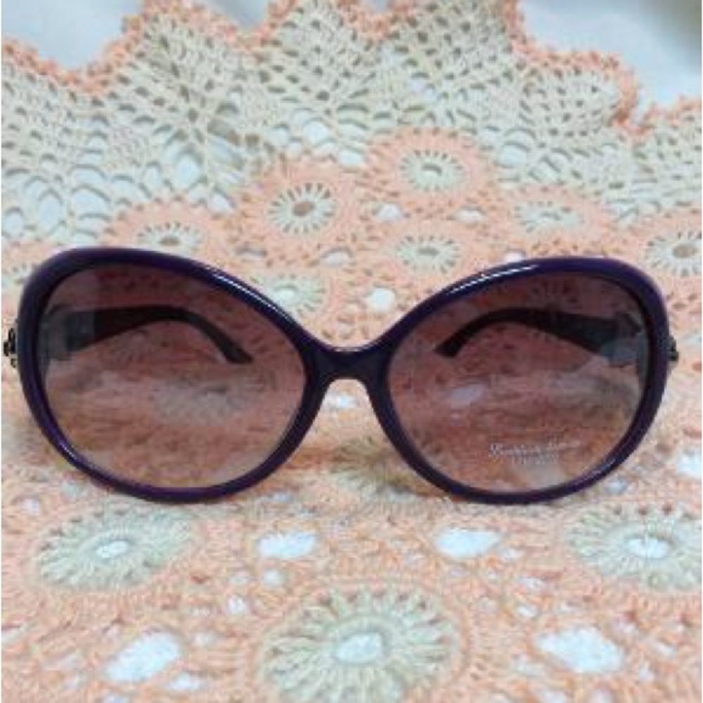 2023 Brand New Fashion Women’s Sunglasses Shades in packaging